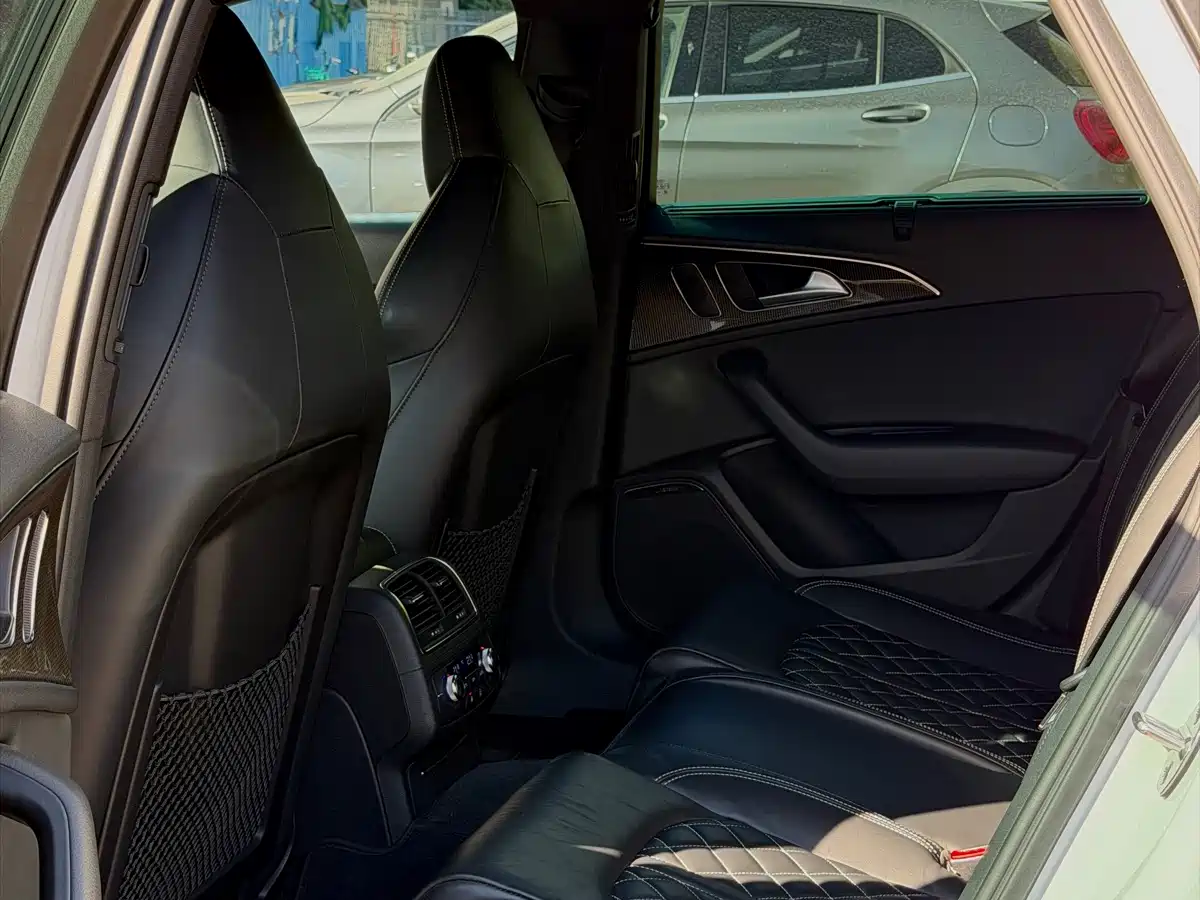 Photo 8 - Audi S6