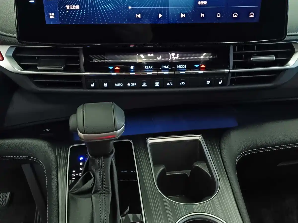 Toyota Sienna 2023 2.5L Hybrid Premium Edition фото 13