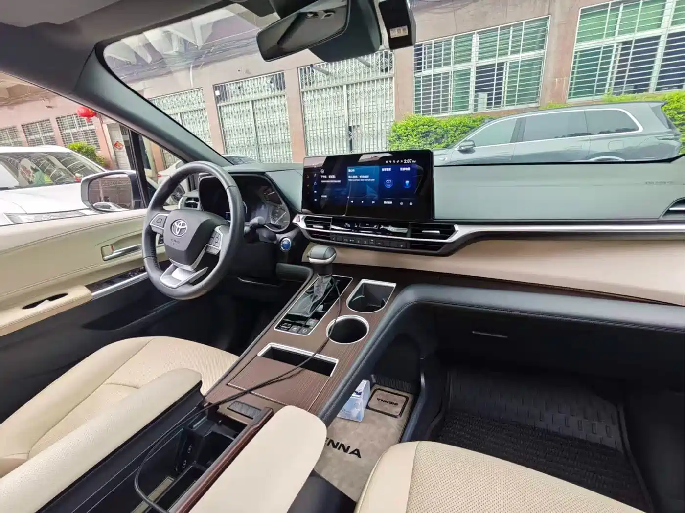 Toyota Granvia 2023 2.5L Hybrid Prestige PLUS Edition фото 18