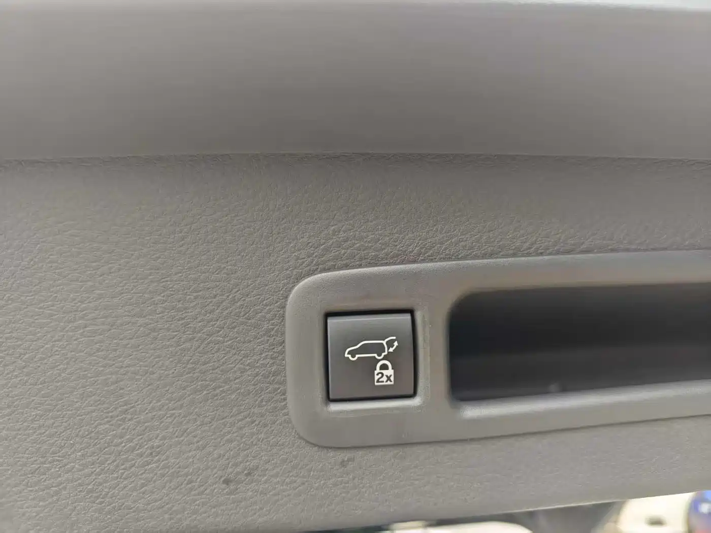 Toyota Granvia 2023 2.5L Hybrid Prestige PLUS Edition фото 7