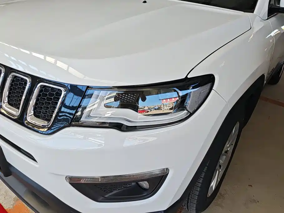 Photo 5 - Jeep Compass