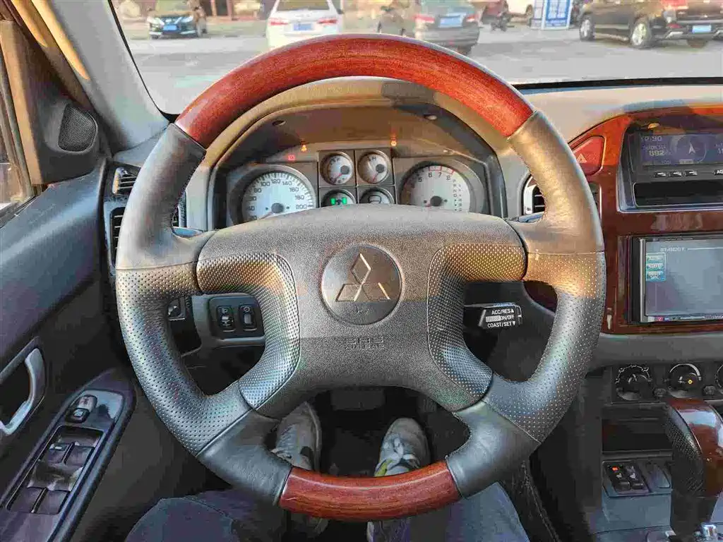 Mitsubishi Pajero 2008 V73 3.0L GLS NAVI фото 8