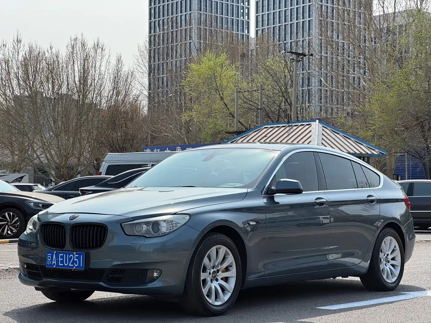 BMW 5 Series GT 2011 535i xDrive Luxury Model