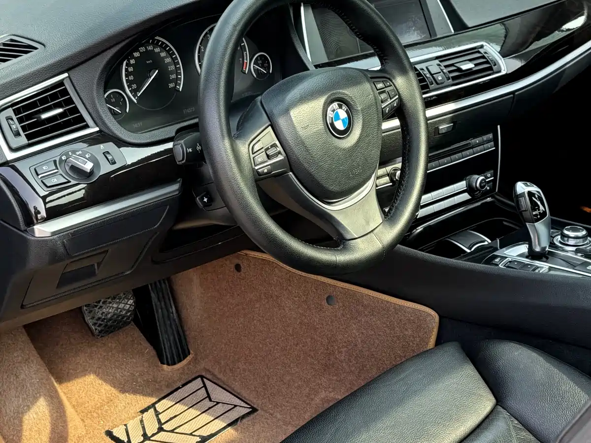 BMW 5 Series GT 2011 535i xDrive Luxury Model фото 11