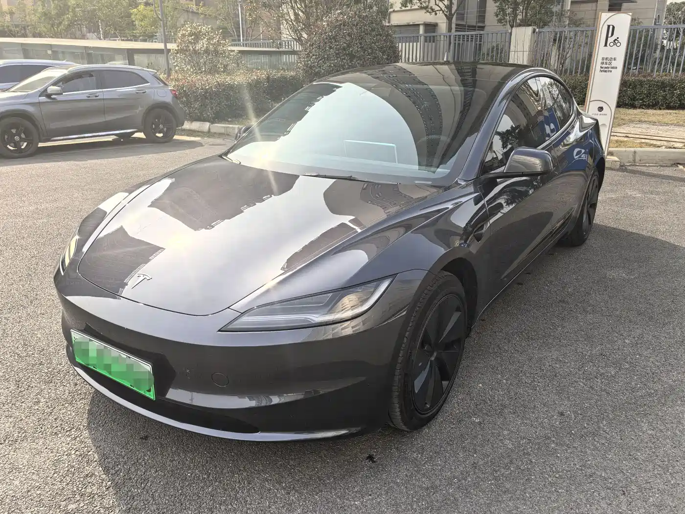 TESLA MODEL 3