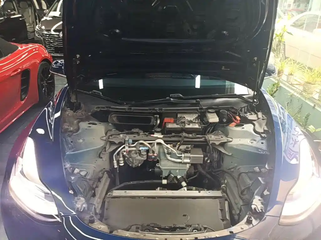 Фото 10 - Tesla Model 3