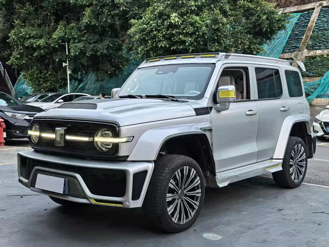 TANK CO CREATION TANK 300