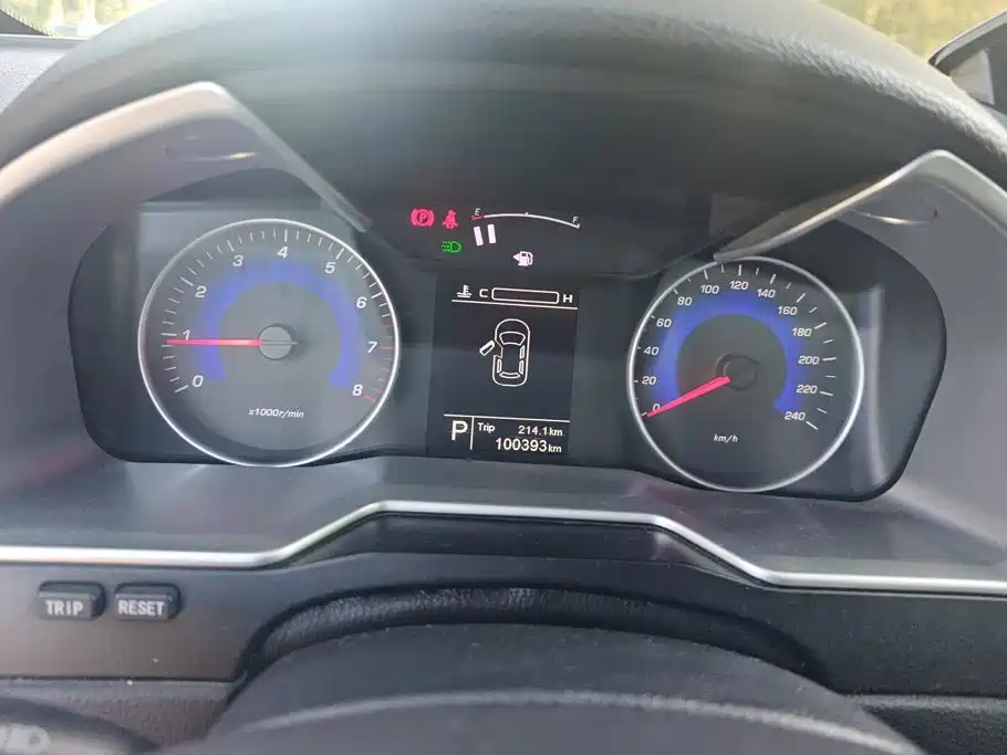 Фото 14 - Geely Emgrand