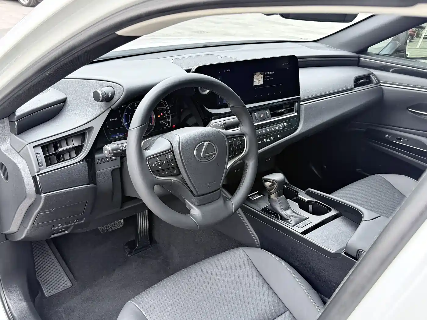 Lexus ES 2022 200 Excellence Edition фото 15