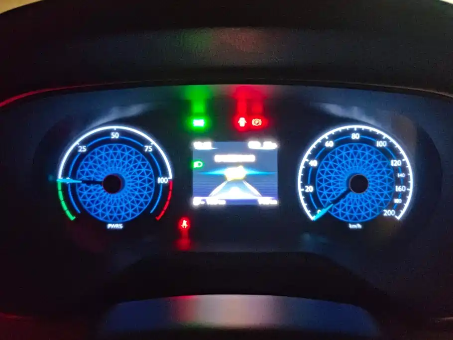 Hongqi E-QM5 2026 2025 Model 500km Travel Edition