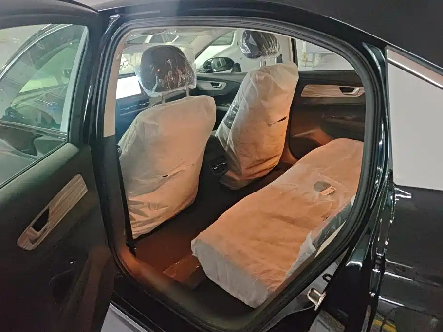 Hongqi E-QM5 2026 2025 Model 500km Travel Edition