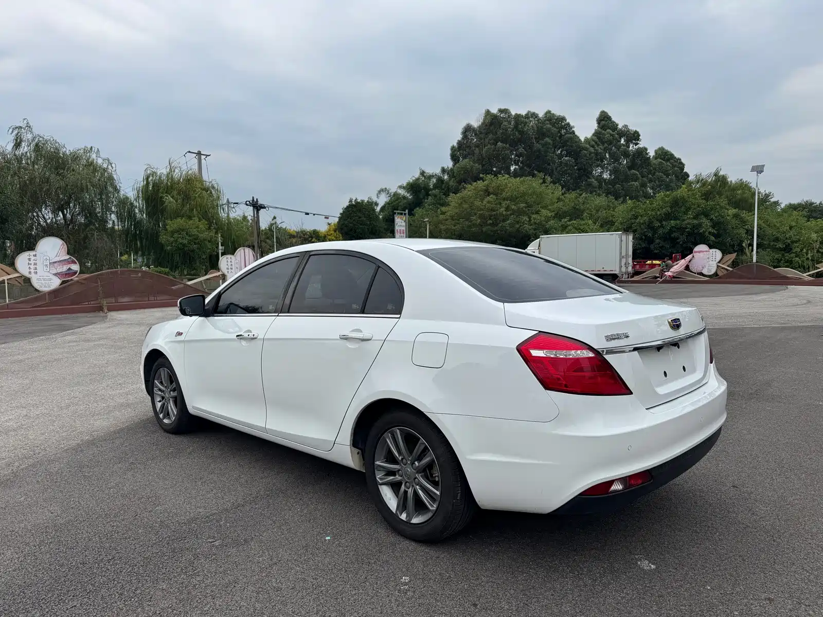 Фото 5 - Geely Emgrand