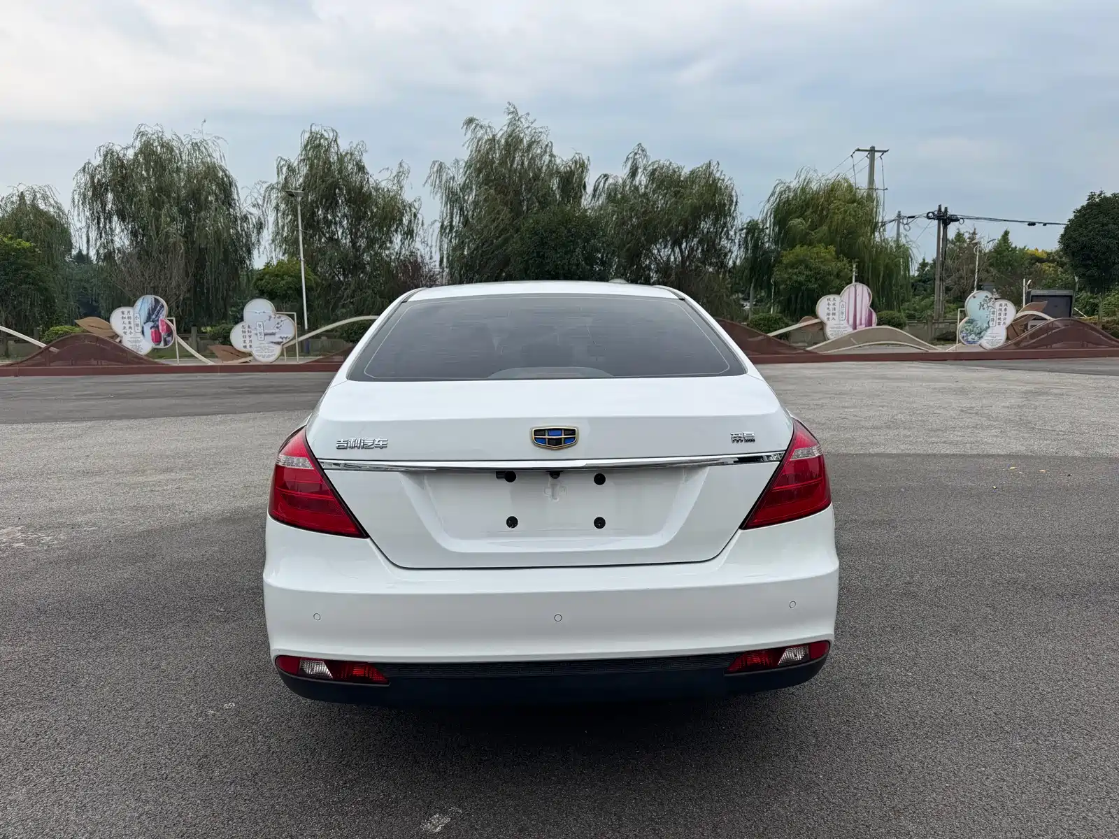 Фото 6 - Geely Emgrand