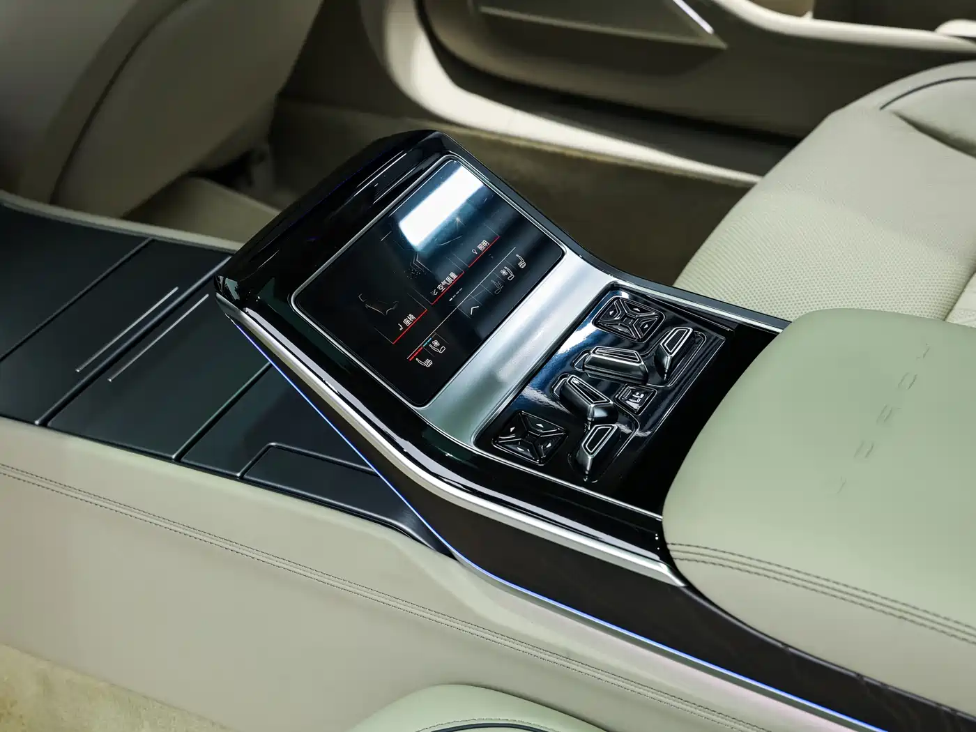 Фото 21 - Audi A8