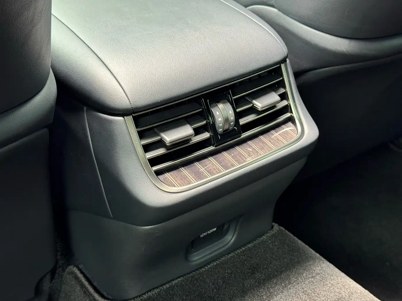 Фото 15 - Lexus LS