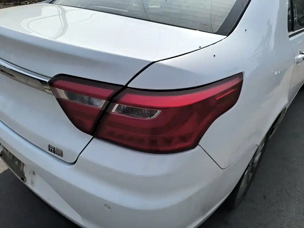 Фото 8 - Geely Vision