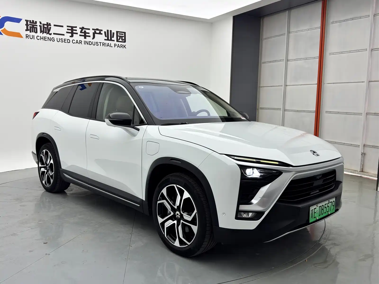 Photo 3 - NIO ES8