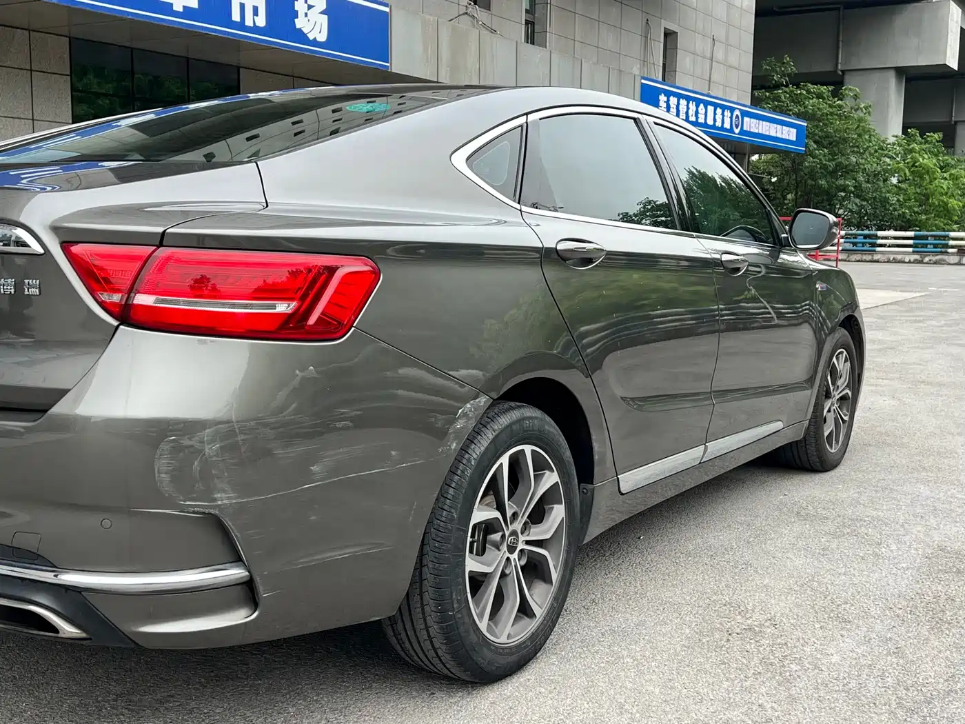 Фото 6 - Geely Borui