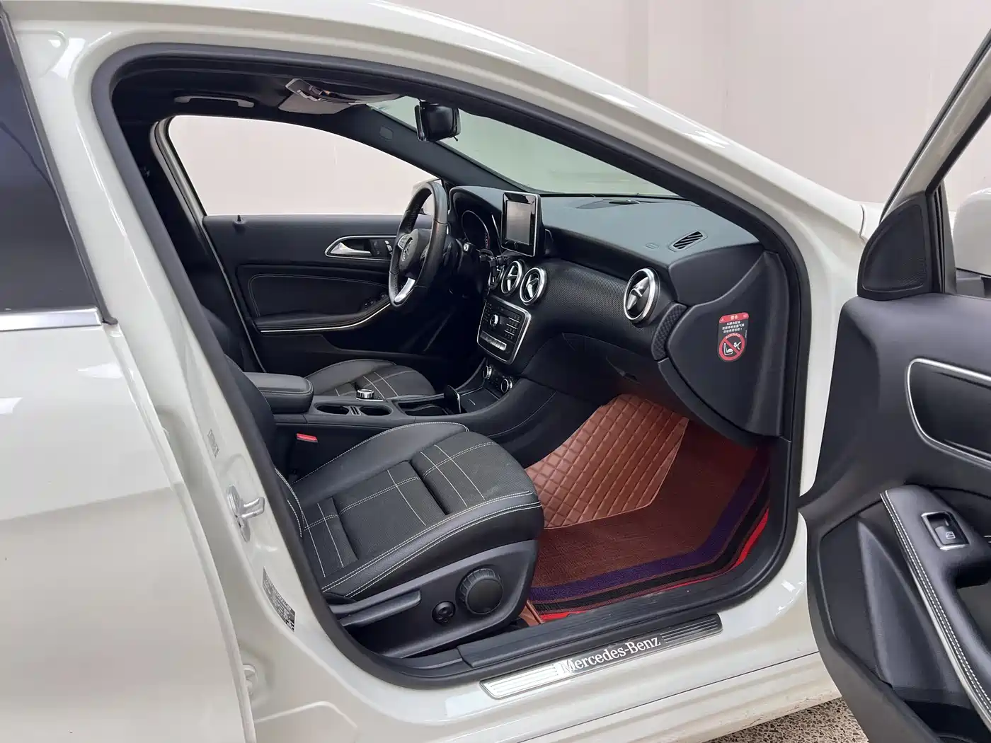 Mercedes-Benz A-Class (Import) 2016 A 200 Fashion фото 30