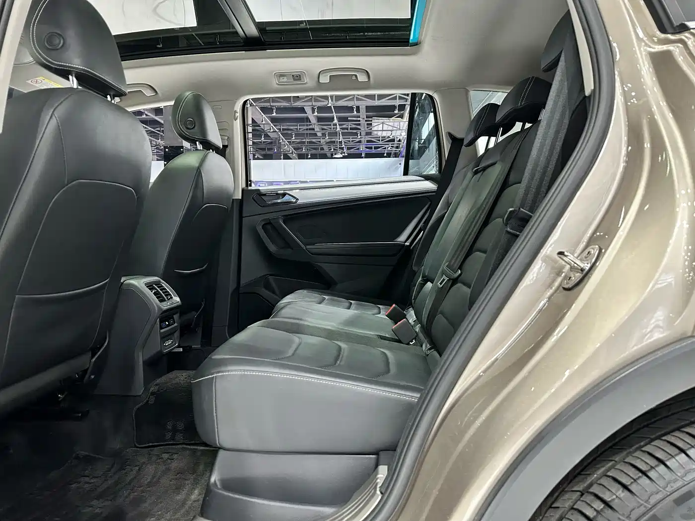 Volkswagen Tiguan L 2018 Facelift 330TSI Automatic 2WD Luxury Edition фото 13
