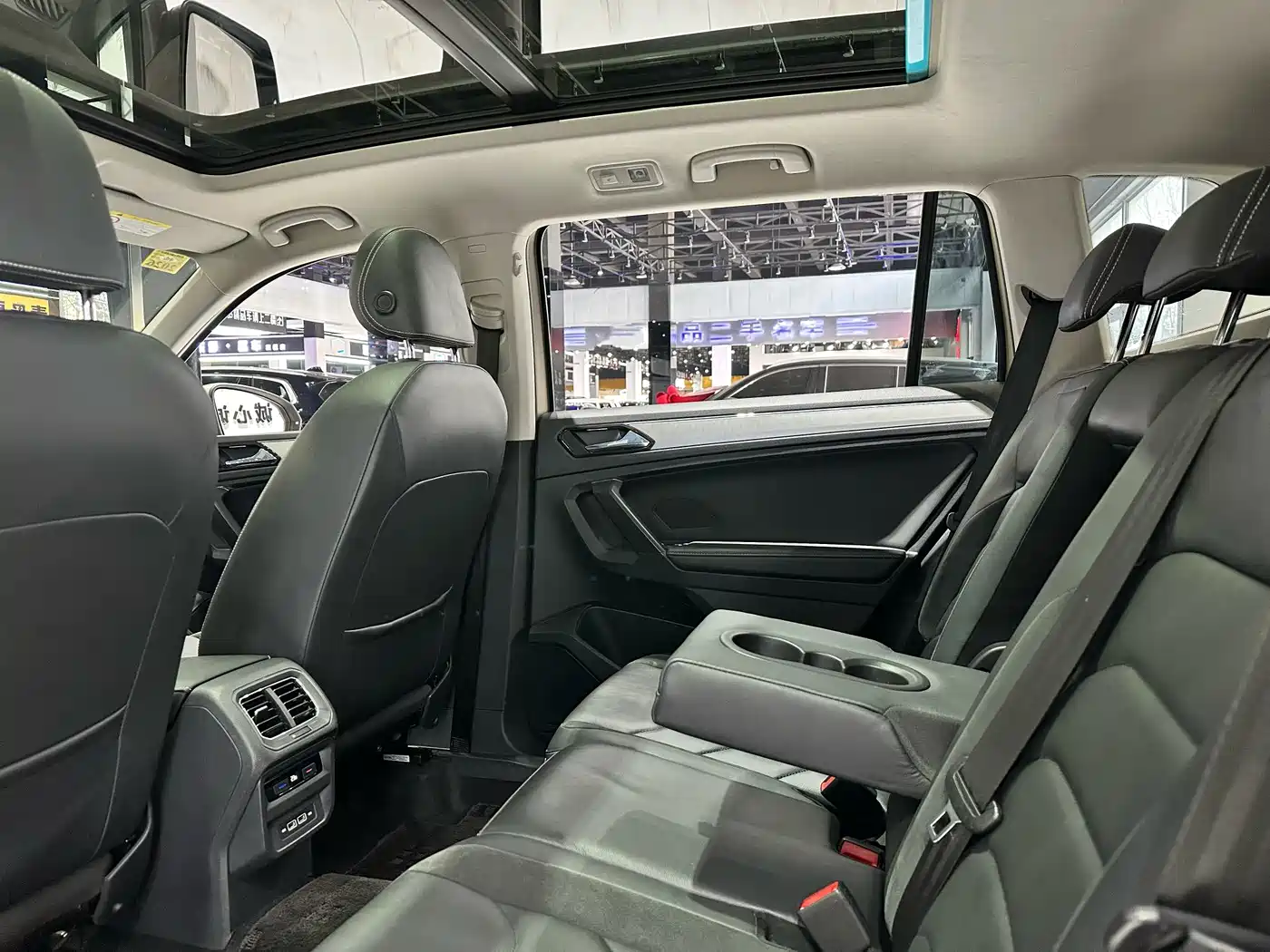 Volkswagen Tiguan L 2018 Facelift 330TSI Automatic 2WD Luxury Edition фото 14