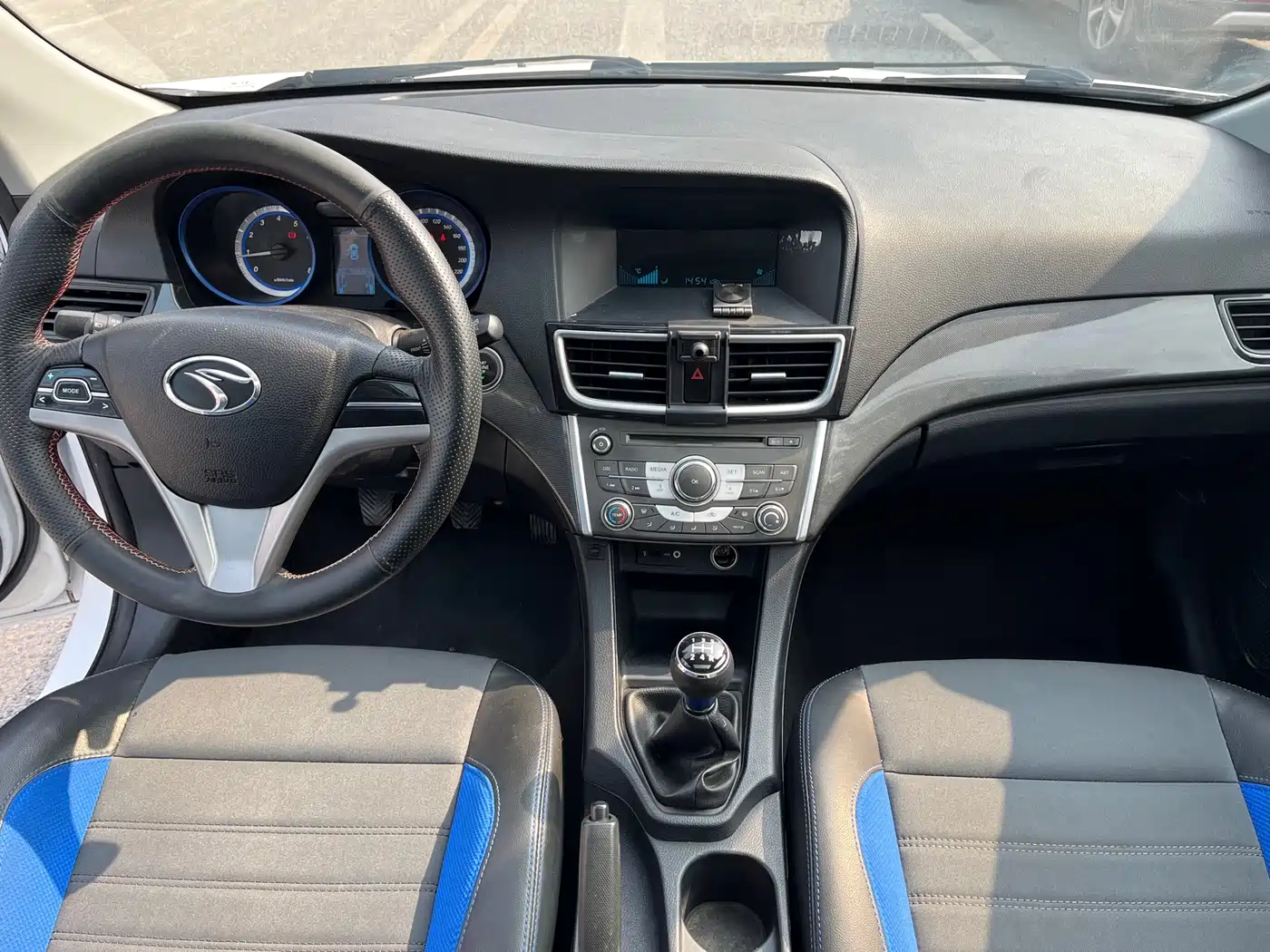 Soueast V5 Lingzhi 2015 2015 1.5L Manual Jazz Edition