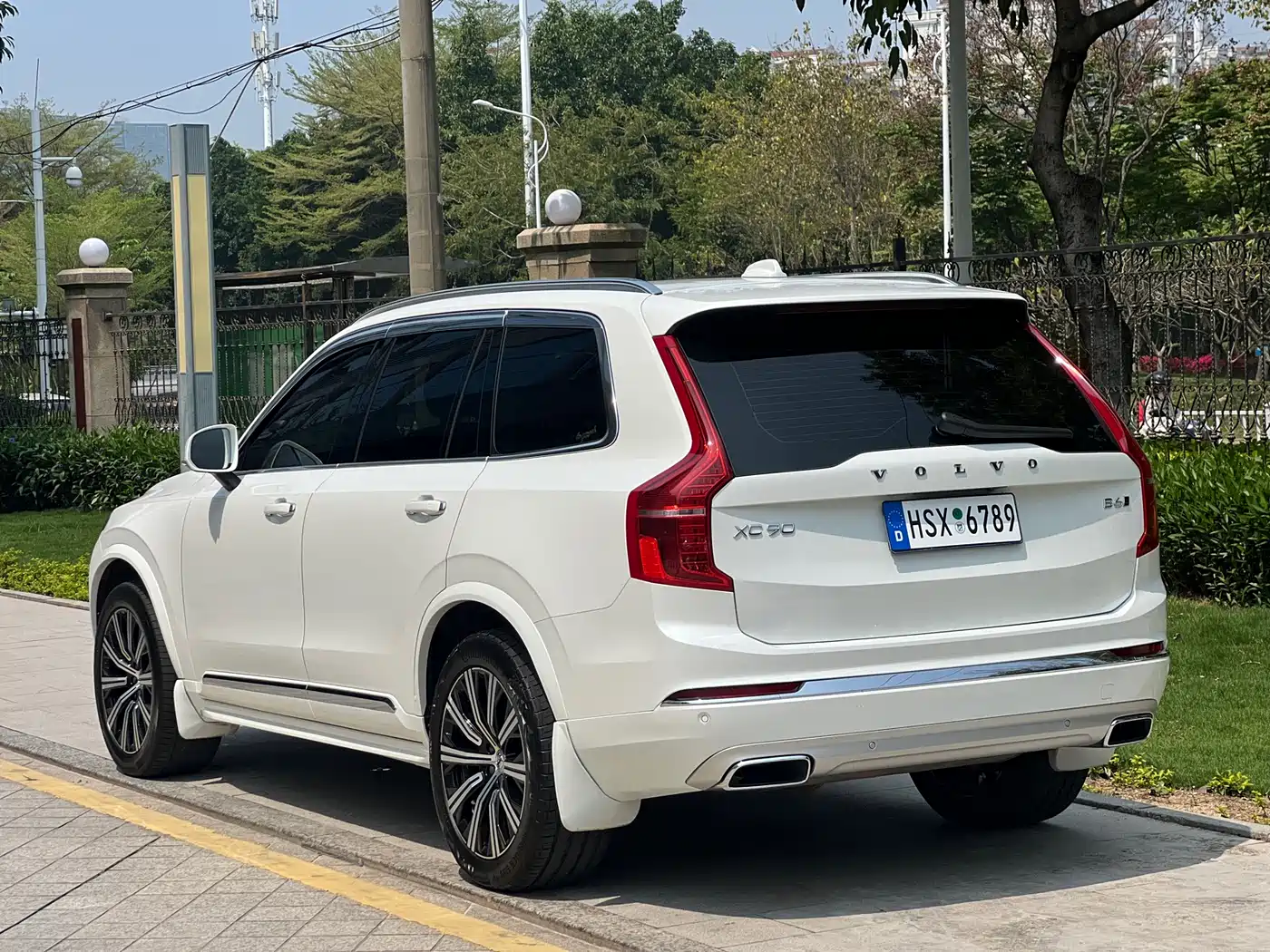 VOLVO XC90