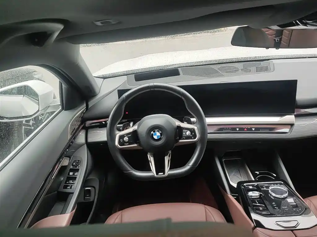 BMW 5 Series 2025 530Li Premium M Sport Package фото 17