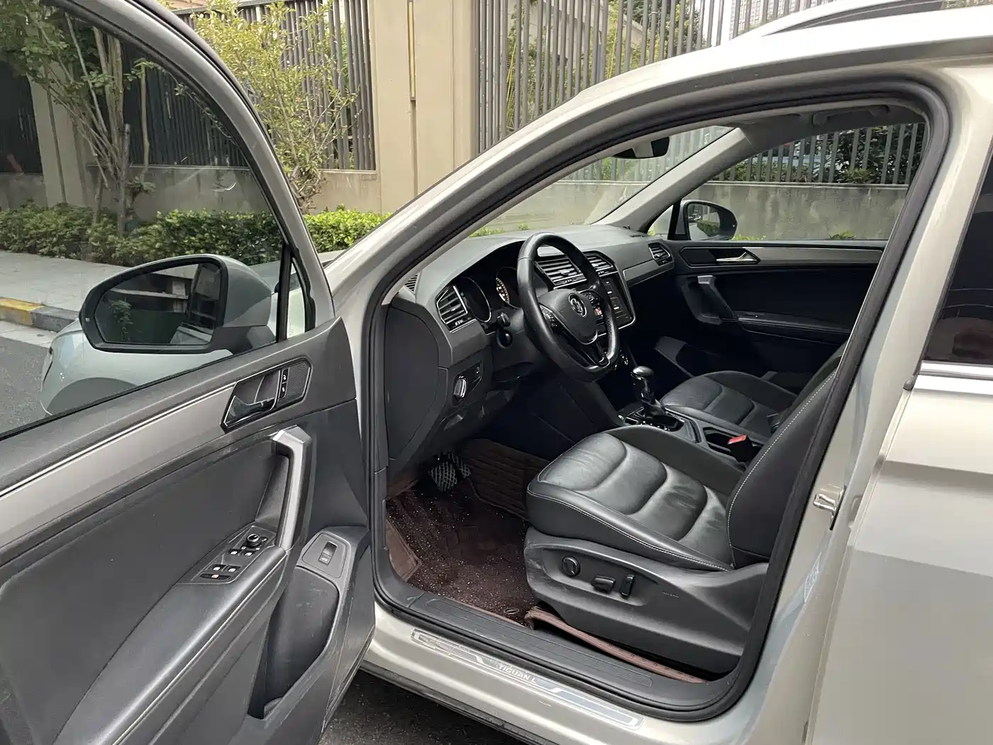 Фото 9 - Volkswagen Tiguan L