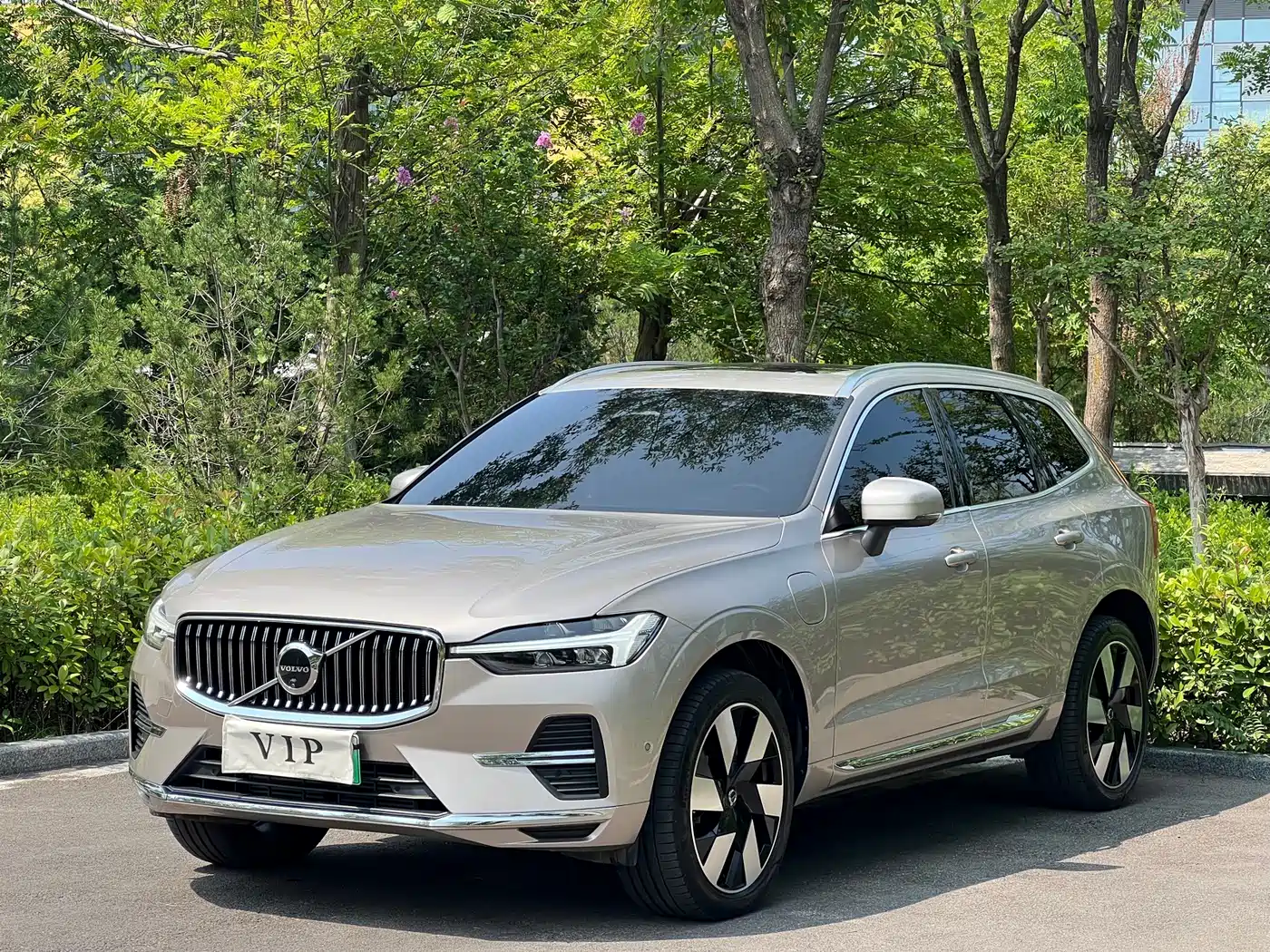 2025 Volvo XC60 Plug-in Hybrid