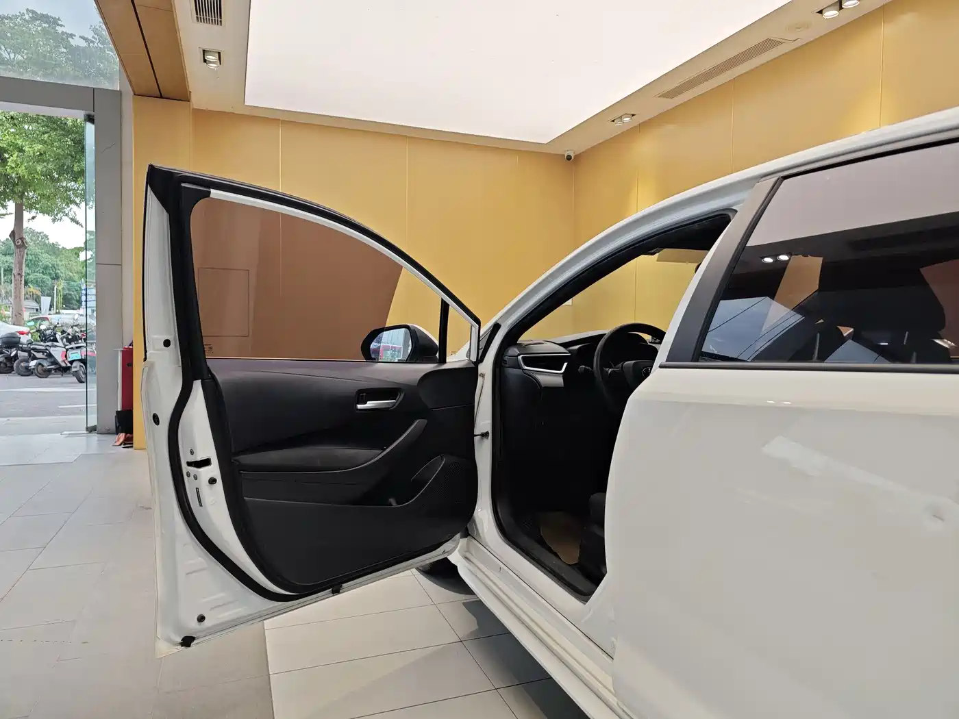 Toyota Levin 2022 TNGA 1.5L CVT Progressive Edition фото 8