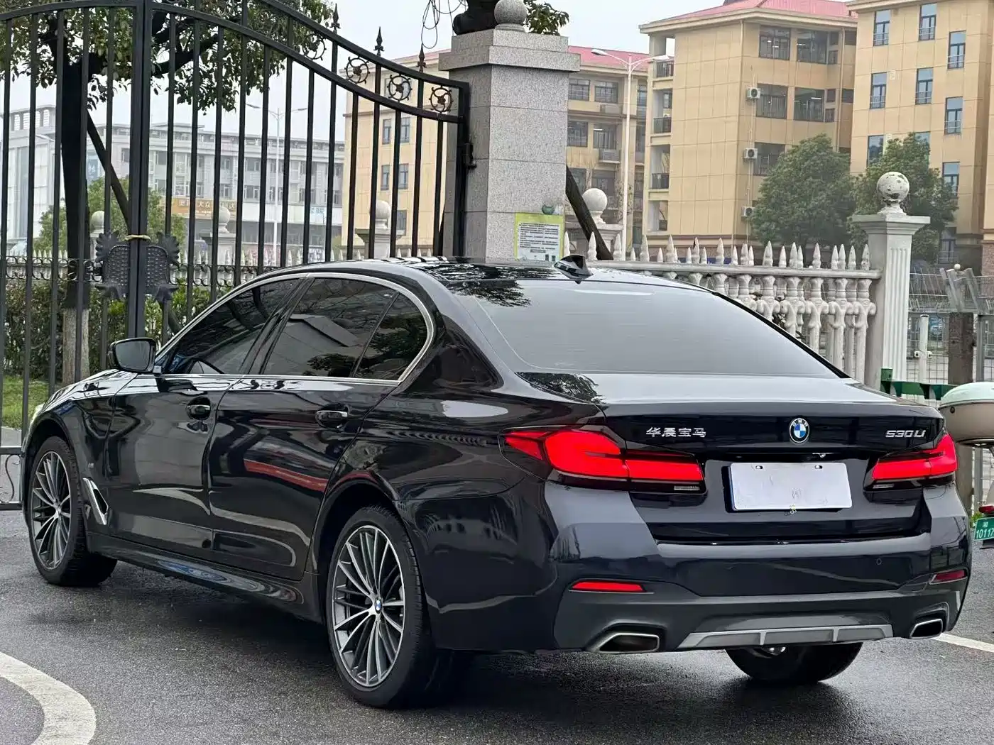 BMW 5 Series 2022 530Li Leading M Sport Package фото 9