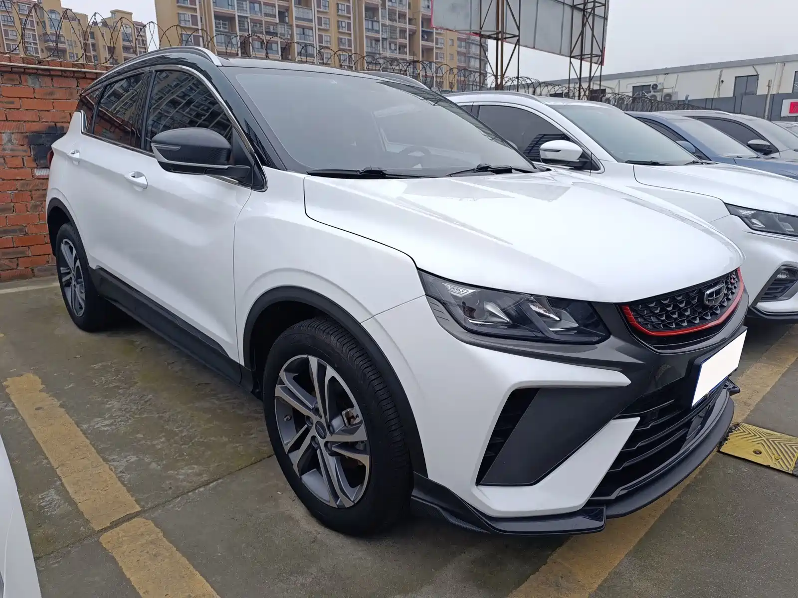 Фото 3 - Geely Coolray
