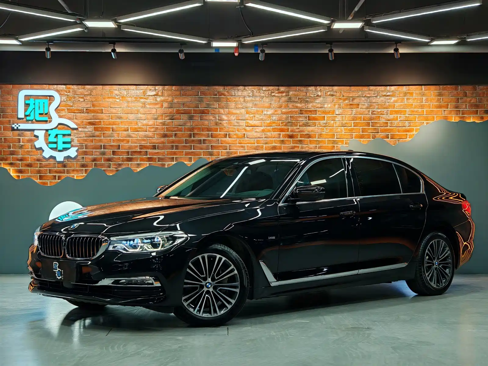 Photo 1 - BMW 5 Series