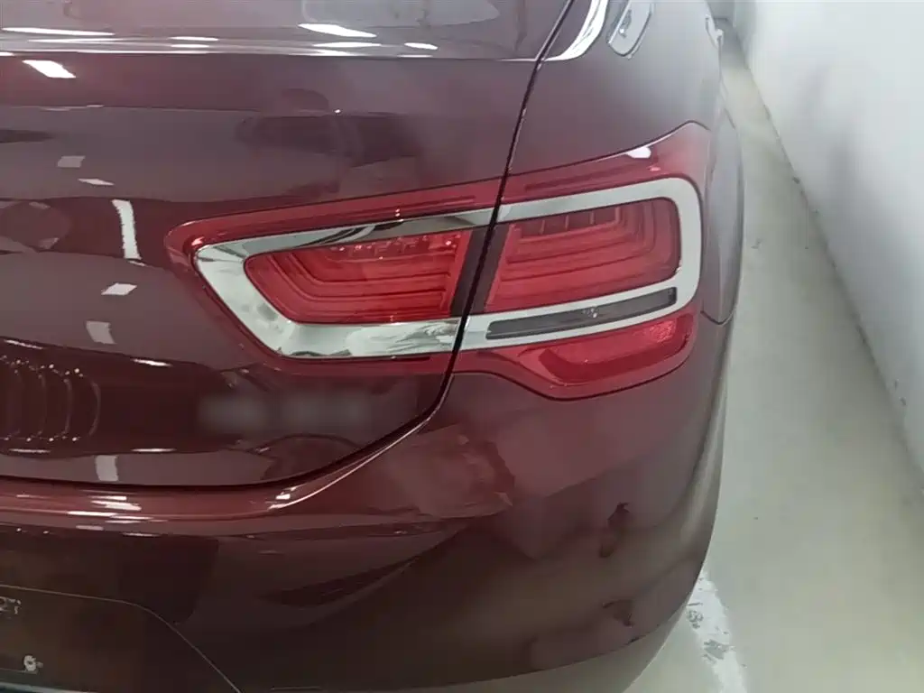 DS 5LS 2018 2018 30THP Premium Edition