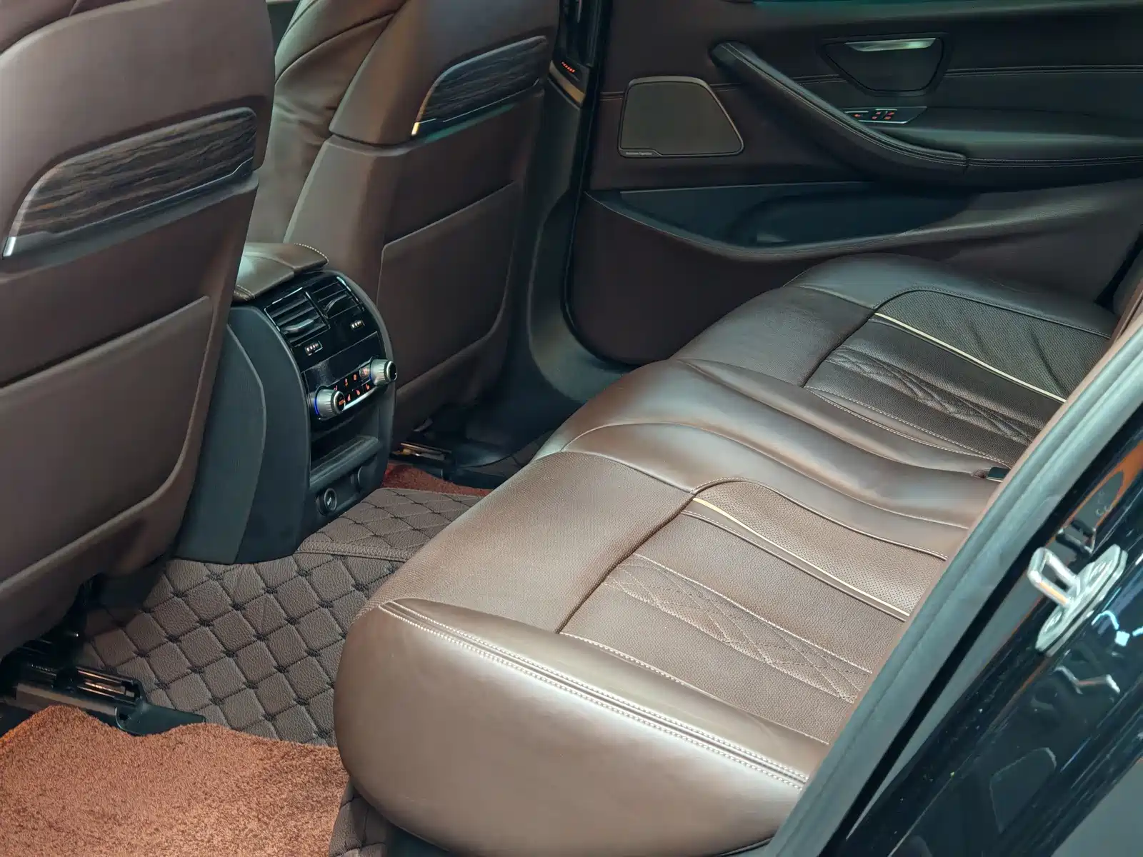 Photo 32 - BMW 5 Series