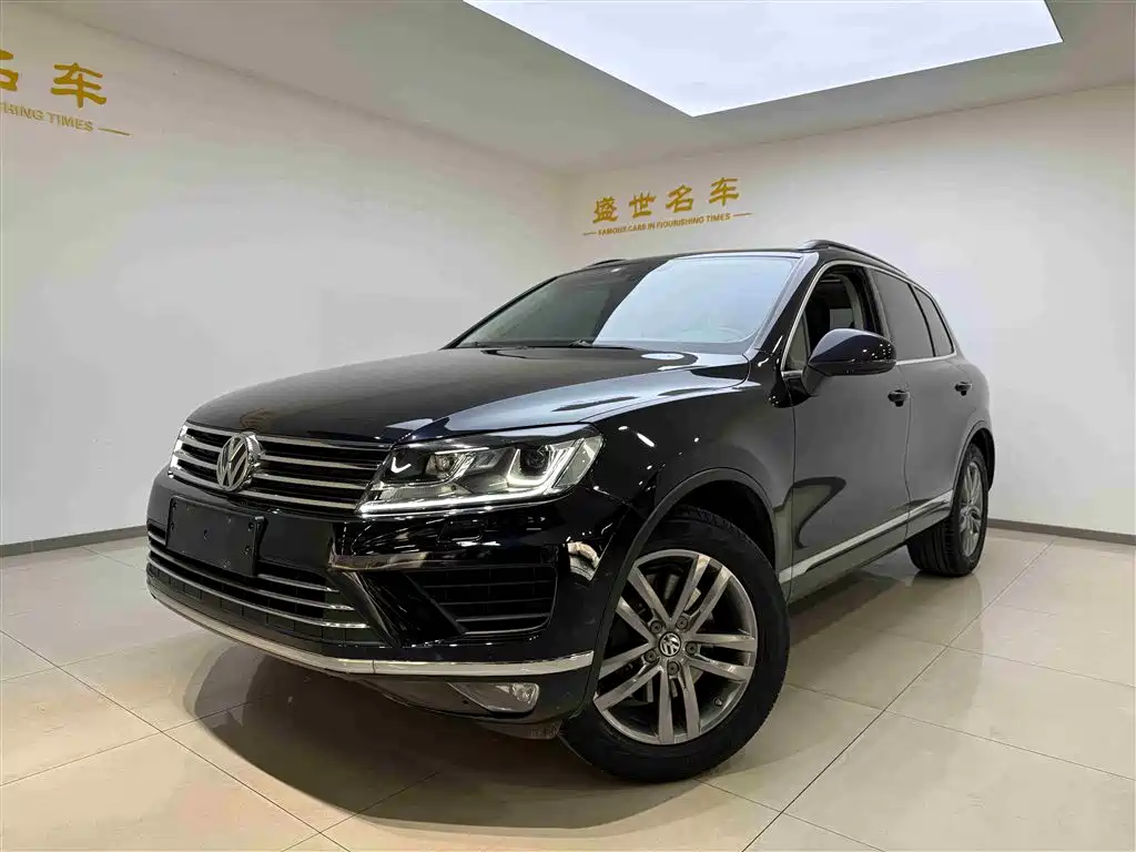 VOLKSWAGEN TOUAREG