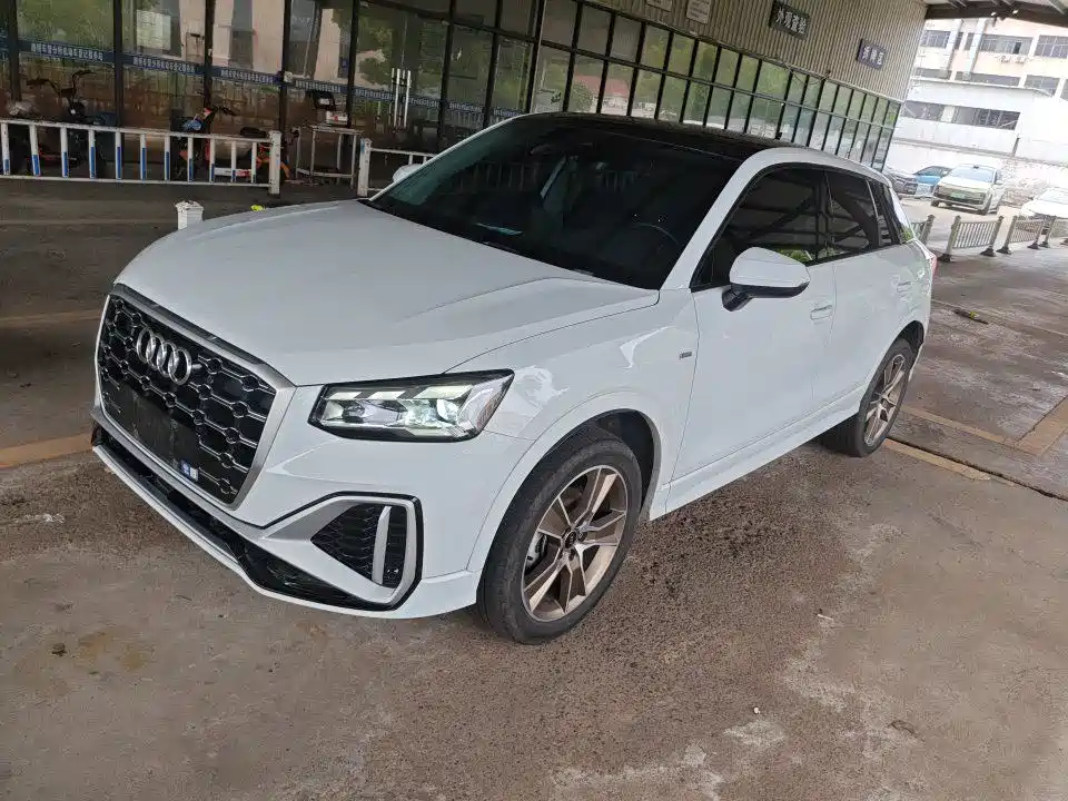 Audi Q2L 2022 35 TFSI Fashion Dynamic