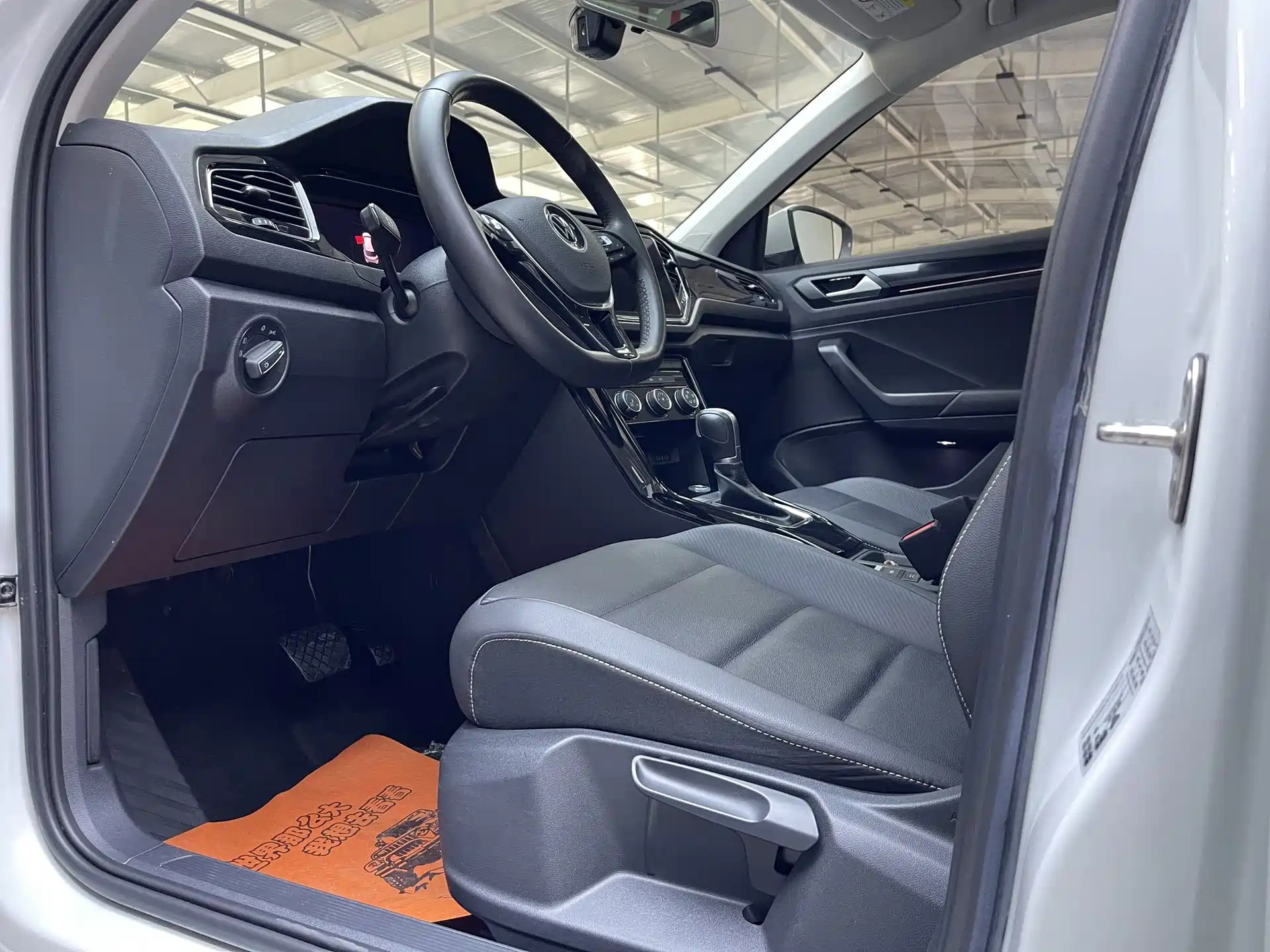 Фото 8 - Volkswagen T-ROC