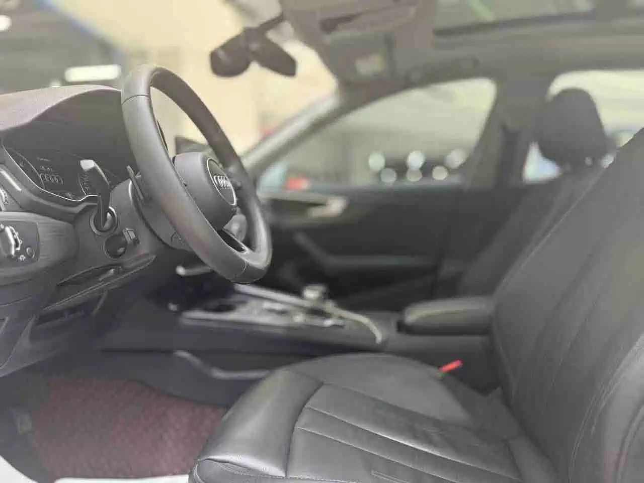 Photo 4 - Audi A4L