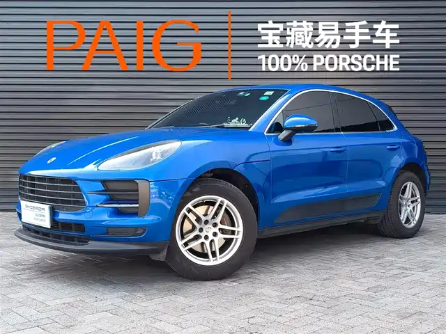 PORSCHE MACAN
