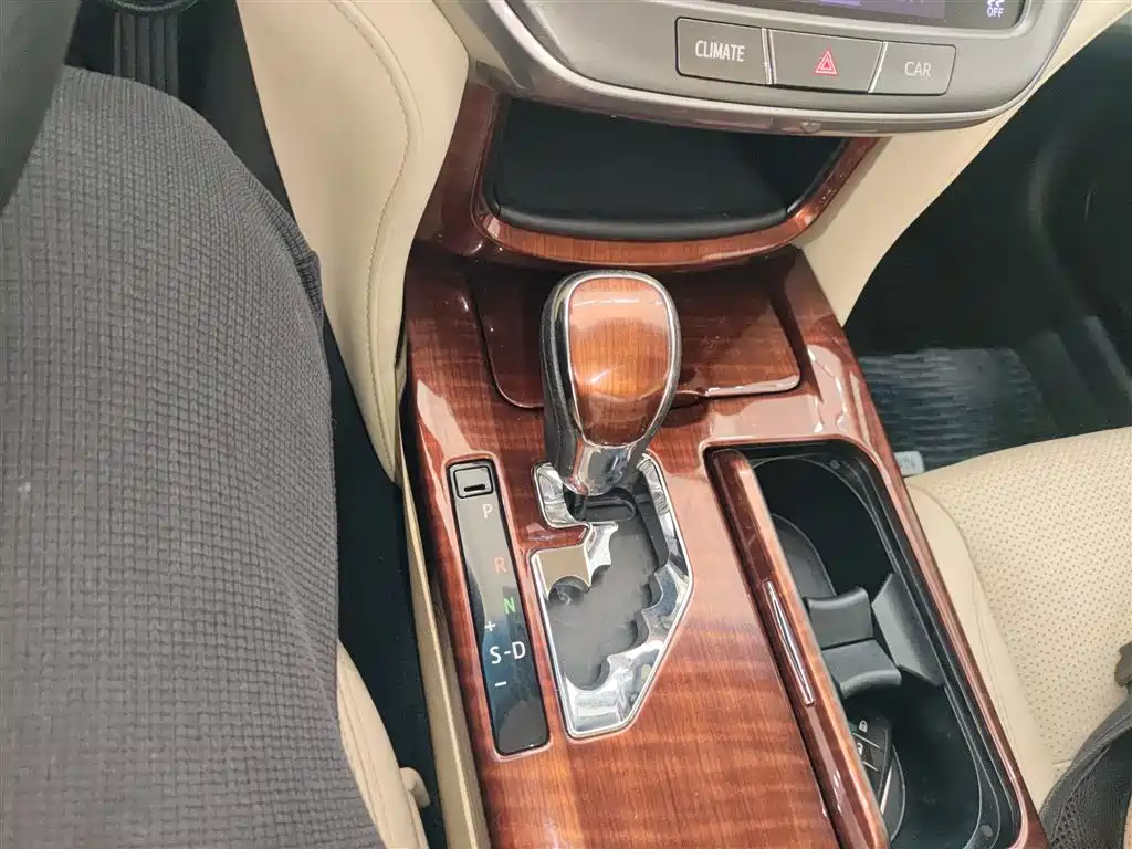 Toyota Crown 2015 2.0T Pioneer фото 10