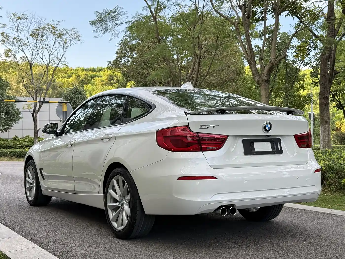 BMW 3 Series GT 2018 320i Fashion фото 6