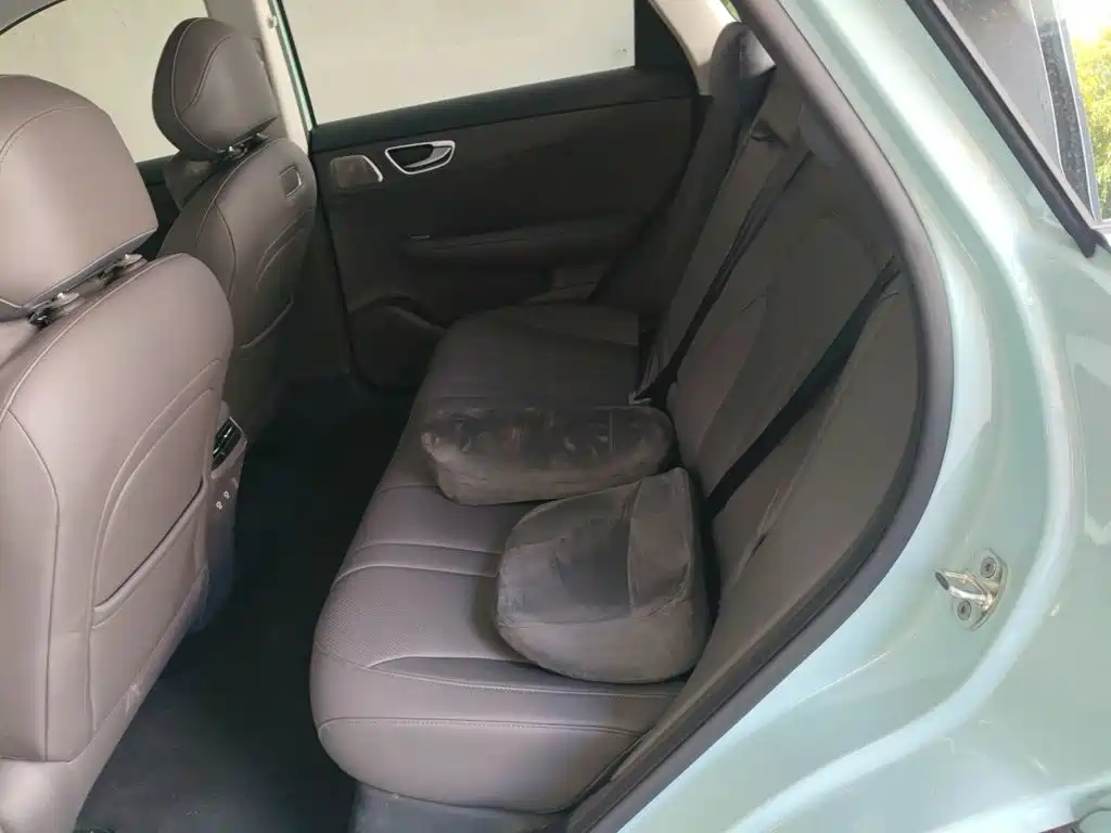 Photo 13 - Shangjie SUV