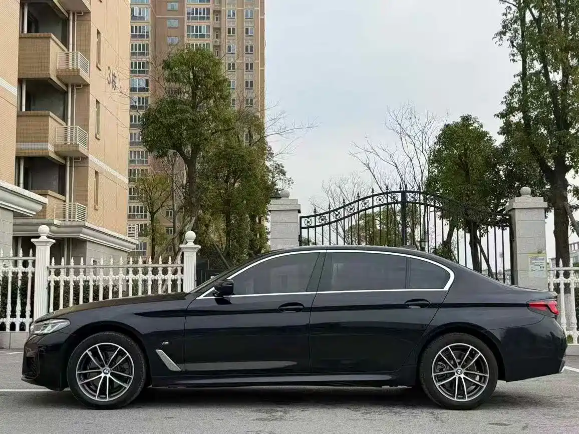 BMW 5 Series 2022 525Li M Sport Package фото 8