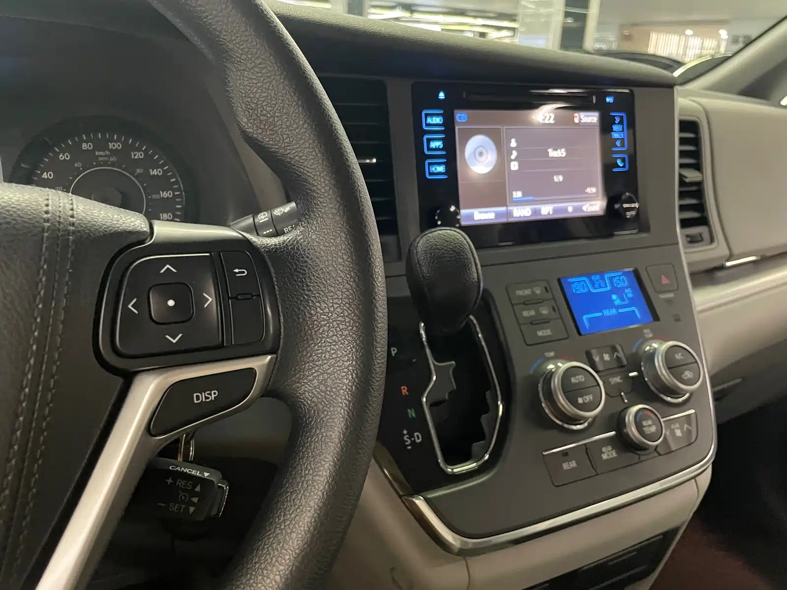 Photo 17 - Toyota Sienna