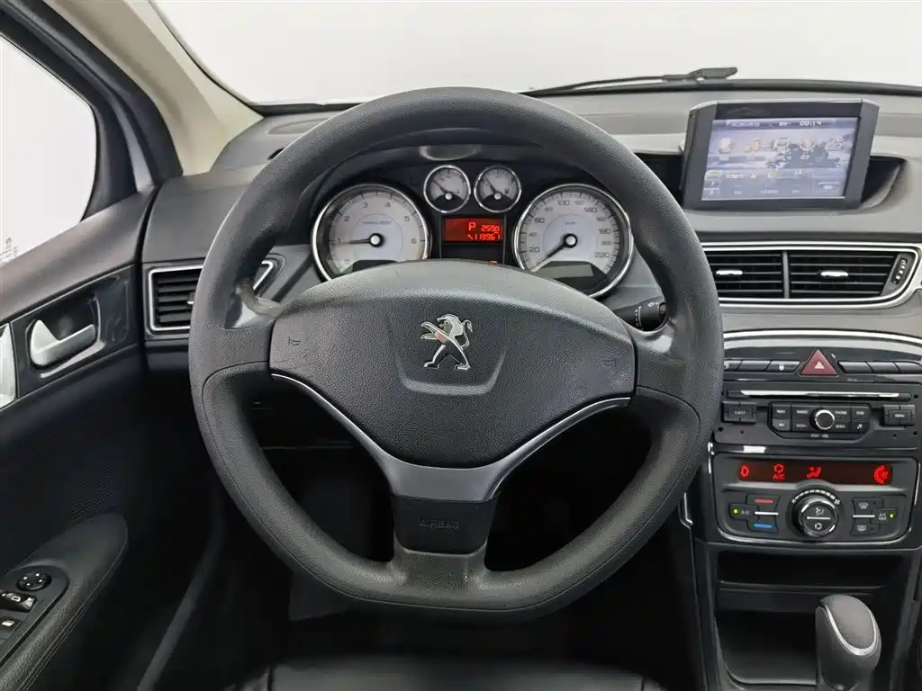 Peugeot 308 2012 1.6L Automatic Trend Type фото 11