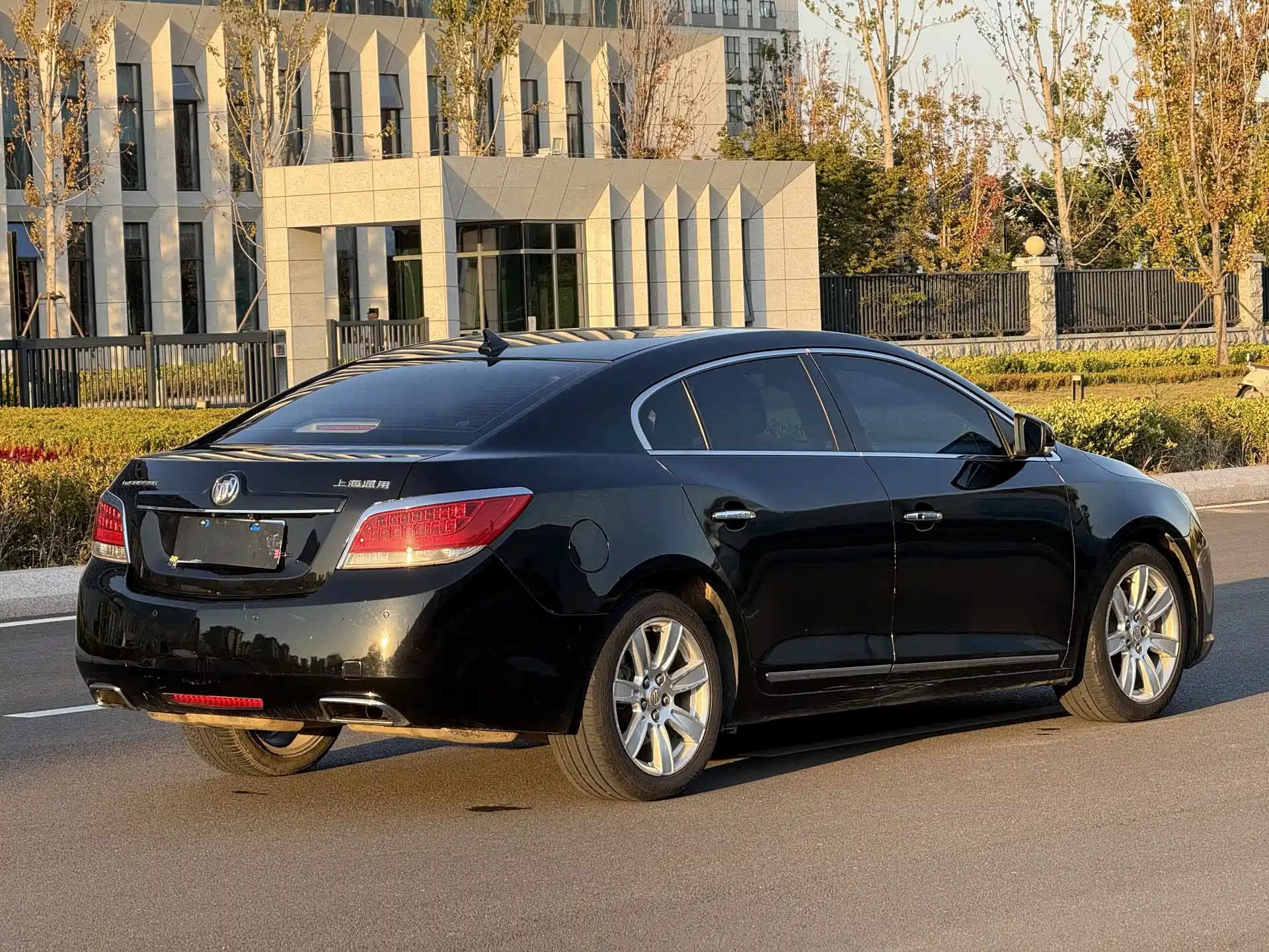 Photo 5 - Buick LaCrosse