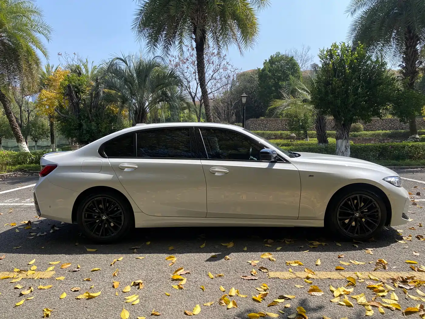 BMW 3 Series 2023 325Li M Sport Black Night Package фото 10