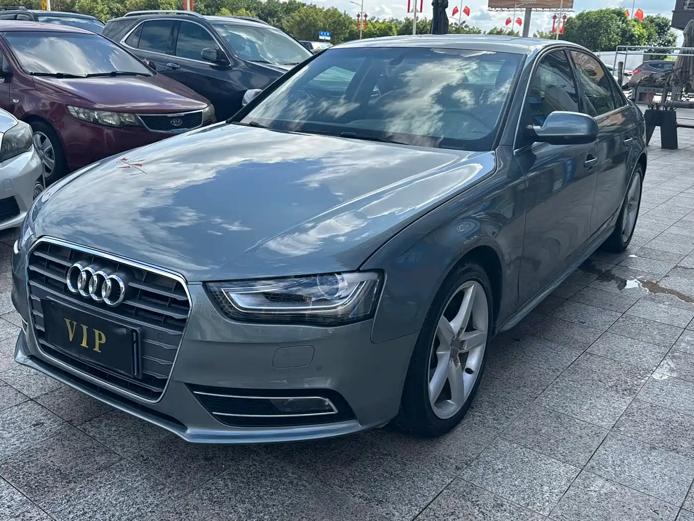 Audi A4L 2013 35 TFSI Automatic Comfort фото 3